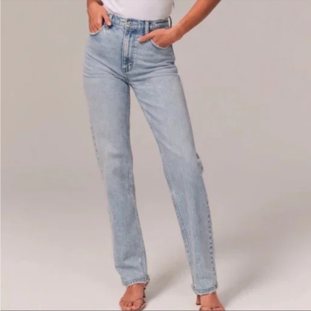 Abercrombie 90’s ultra high rise jeans size 28